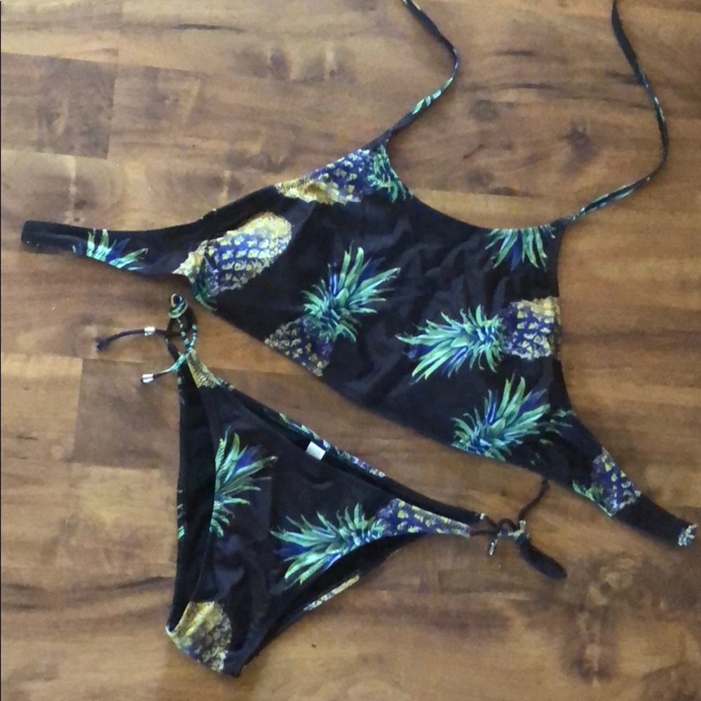 🍍Halter Top Pineapple Bikini 🍍 - Picture 7 of 7